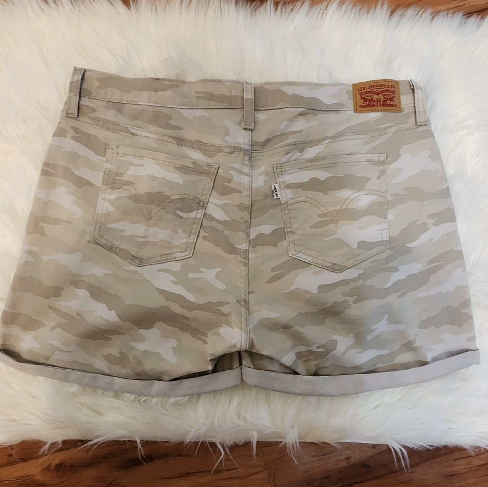 Levi's shorts - Picture 2 of 4